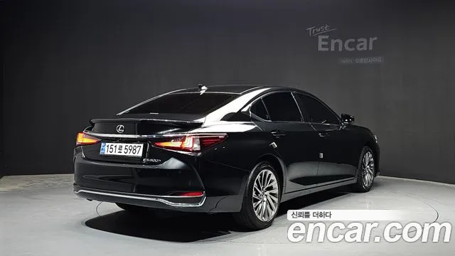 2023 Lexus ES300h 7th Gen Luxury Plus Sold VIN JTHBA1C10P2012355 – photo 32