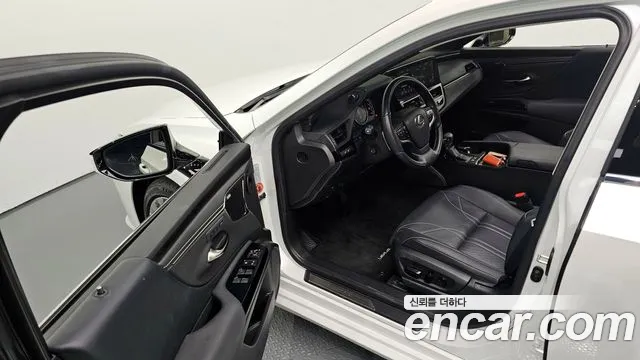 2025 Lexus ES300h 7th Gen Executive Sold VIN JTHBA1C10S2024921 – engine bay