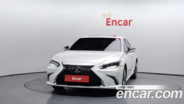 2025 Lexus ES300h 7th Gen Executive Sold VIN JTHBA1C10S2024921 – photo 16