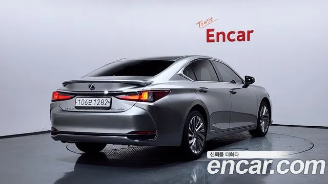 2022 Lexus ES300h 7th Gen Luxury Plus VIN JTHBA1C11N2009834