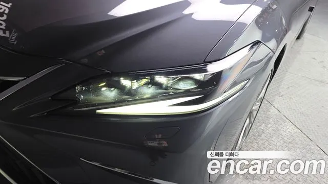 2025 Lexus ES300h 7th Gen Executive VIN JTHBA1C11S2026421