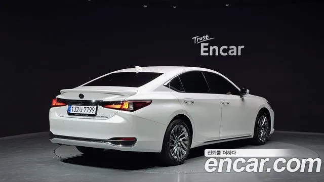 2026 Lexus ES300h 7th Gen Executive Sold VIN JTHBA1C12T2035033 – photo 15