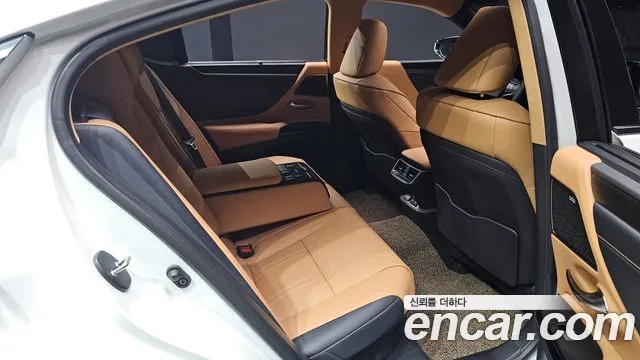 2026 Lexus ES300h 7th Gen Executive Sold VIN JTHBA1C12T2035033 – photo 22