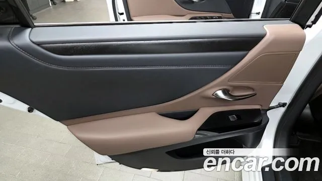 2025 Lexus ES300h 7th Gen Luxury Plus Sold VIN JTHBA1C13S2024489 – exterior detail