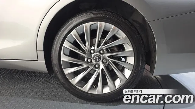 2023 Lexus ES300h 7th Gen Executive VIN JTHBA1C15P2019026