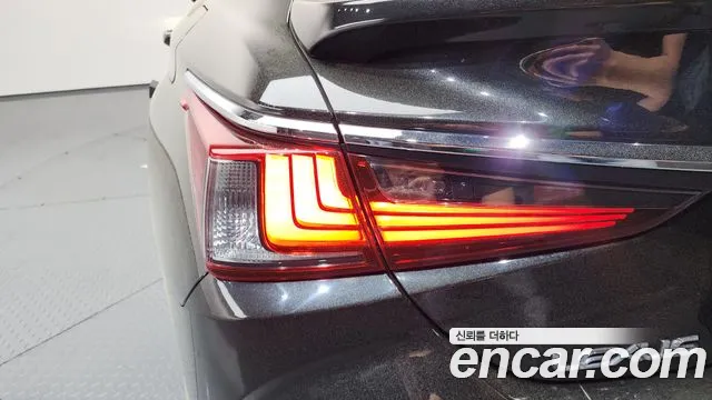 2021 Lexus Es300h 7th Gen Luxury Sold VIN JTHBA1C16M2006524 – front exterior