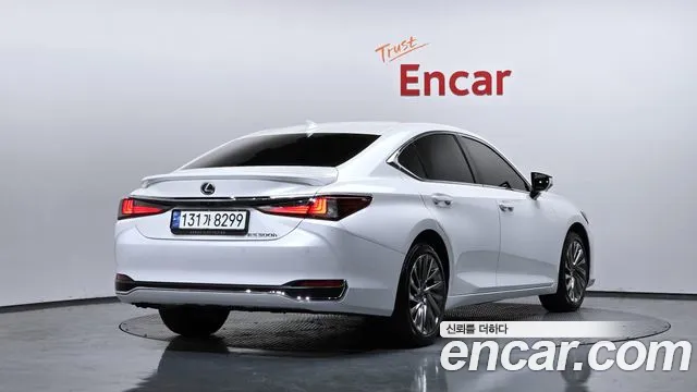 2025 Lexus ES300h 7th Gen Executive Sold VIN JTHBA1C17S2026410 – photo 15