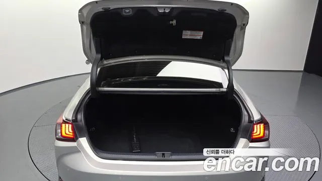 2021 Lexus ES300h 7th Gen Executive Sold VIN JTHBA1C18M2002863 – exterior detail
