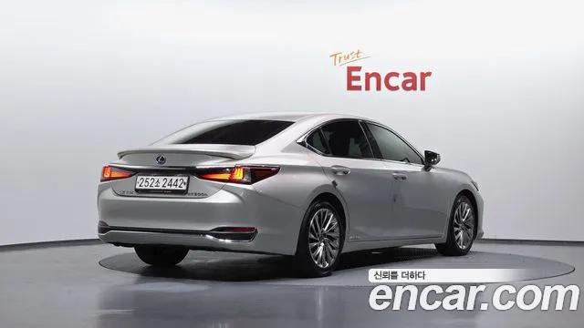 2021 Lexus ES300h 7th Gen Executive Sold VIN JTHBA1C18M2002863 – photo 19