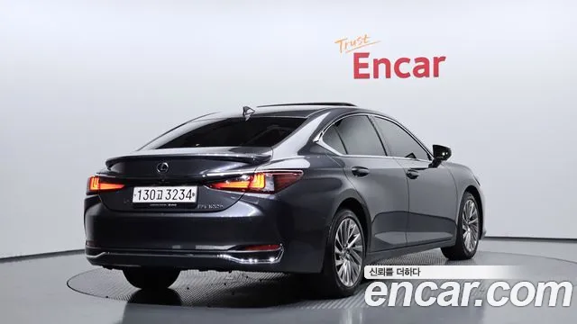 2023 Lexus ES300h 7th Gen Executive VIN JTHBA1C18P2016914