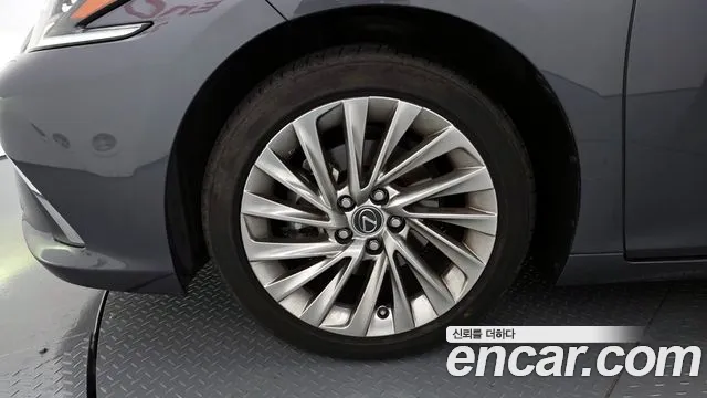 2022 Lexus Es300h 7th Gen Executive Sold VIN JTHBA1C19N2010990 – front exterior
