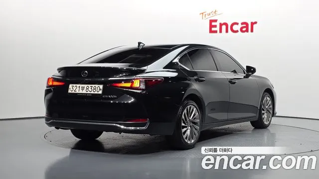 2023 Lexus ES300h 7th Gen Luxury Plus Sold VIN JTHBA1C19P2015075 – dashboard