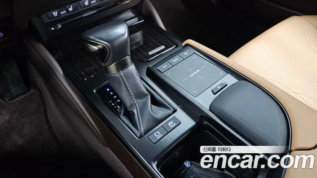 2021 Lexus ES300h 7th Gen Luxury Plus Sold VIN JTHBA1C1XM2005618 – interior seats