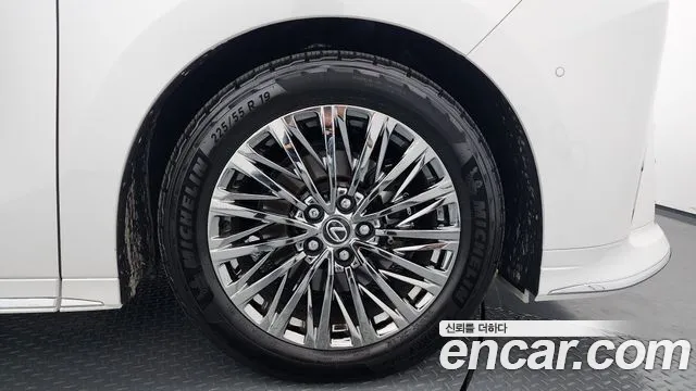2025 Lexus LM 2nd Gen 500h Executive Sold VIN JTHBAAAD5S5006765 – photo 17