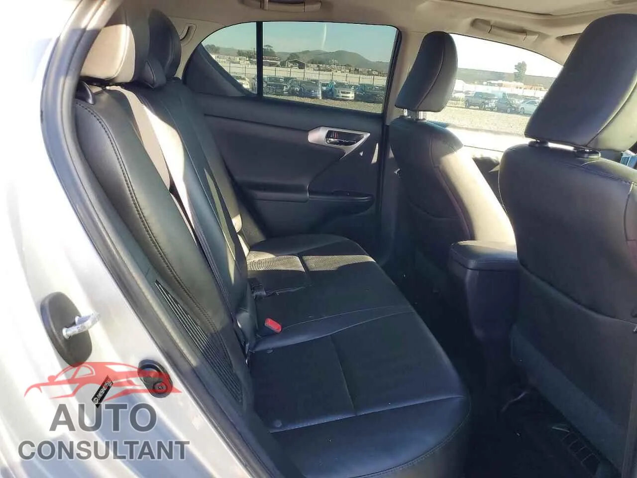 2013 LEXUS CT 200 Damaged VIN JTHKD5BH4D2157603 – odometer reading