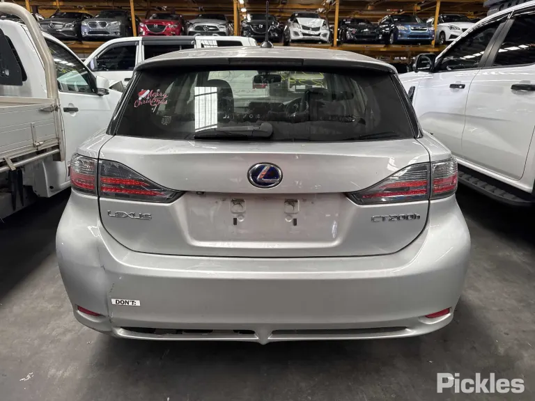 2013 Lexus CT Damaged VIN JTHKD5BH602168046 – undercarriage