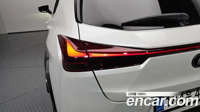 2024 Lexus UX250h 2.0 2WD Sold VIN JTHP6JBH2R2183780 – photo 11