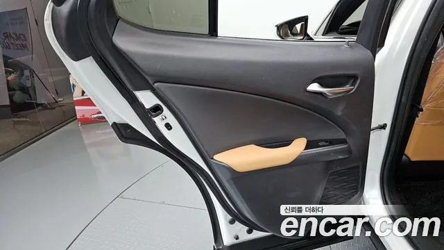 2024 Lexus UX250h 2.0 2WD Sold VIN JTHP6JBH2R2183780 – photo 17