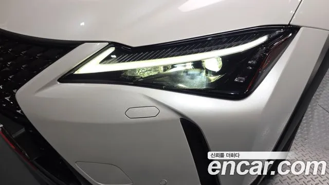 2024 Lexus UX250h 2.0 2WD Sold VIN JTHP6JBH8R2187204 – photo 12