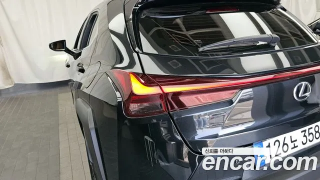 2024 Lexus UX250h 2.0 2WD Sold VIN JTHP6JBH9R2156009 – photo 17
