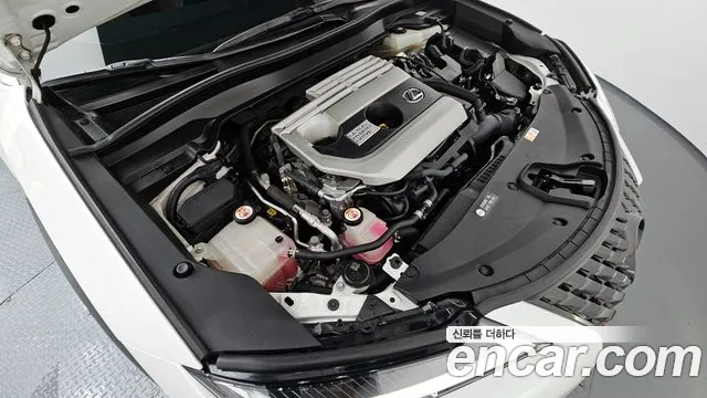 2019 Lexus UX250h 2.0 2WD Sold VIN JTHY6JBH5K2001497 – trunk area