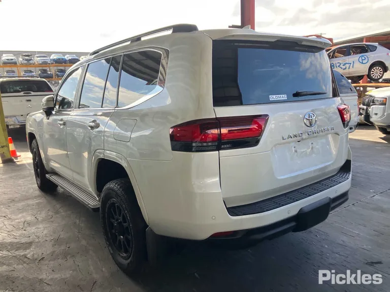 2022 Toyota Landcruiser Used VIN JTMAA7BJ504036582 – photo 13