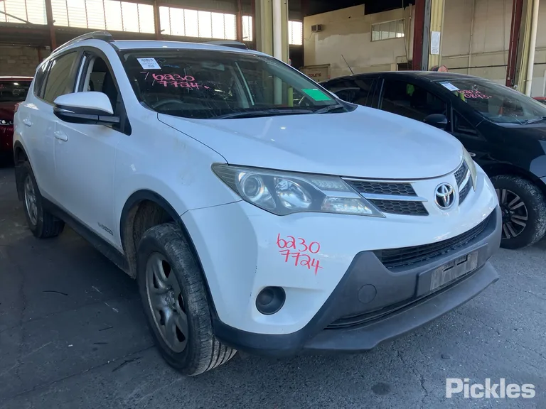 2013 Toyota RAV4 Used VIN JTMBAREV00D035841 – undercarriage 2013 Toyota RAV4 Used VIN JTMBAREV00D035841 – undercarriage