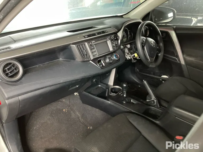 2016 Toyota RAV4 Damaged VIN JTMBBREV90D081617 – exterior detail