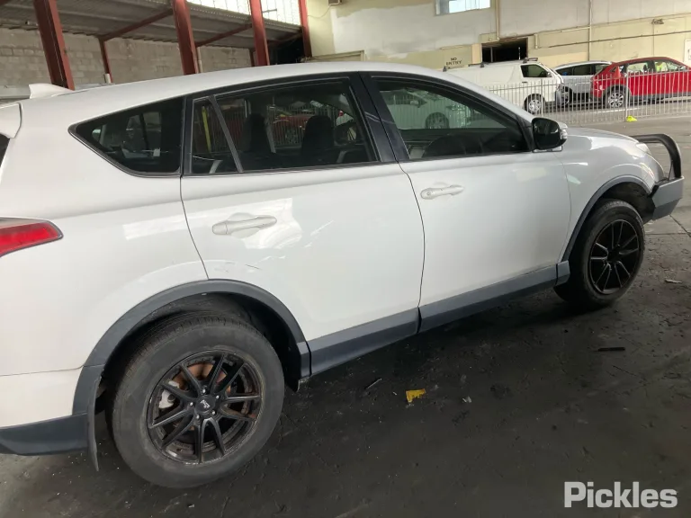 2016 Toyota RAV4 Damaged VIN JTMBBREV90D081617 – photo 20