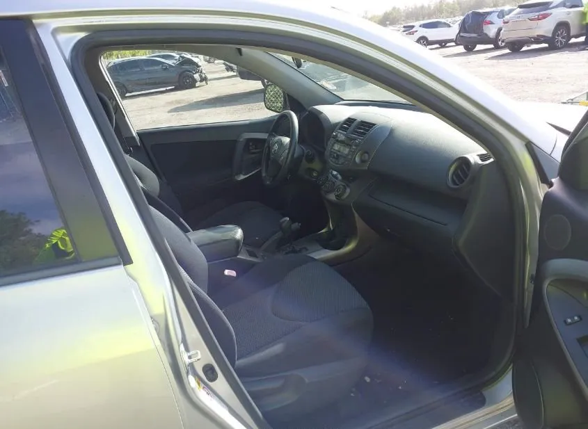 2009 TOYOTA RAV4 Used VIN JTMBF32V79D010841 – undercarriage 2009 TOYOTA RAV4 Used VIN JTMBF32V79D010841 – undercarriage