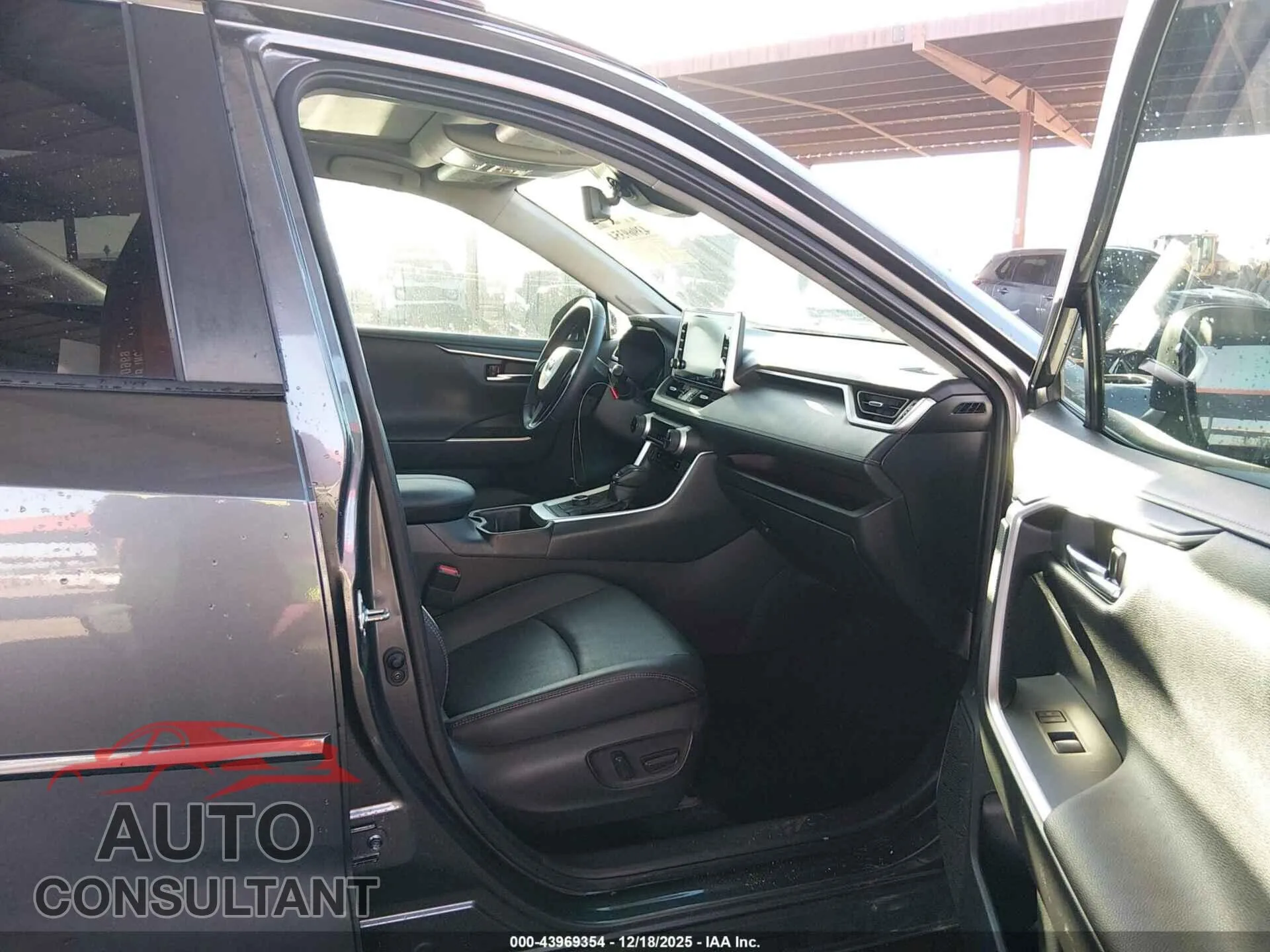 2022 TOYOTA RAV4 HYBRID Damaged VIN JTMD6RFV0ND064093 – interior seats