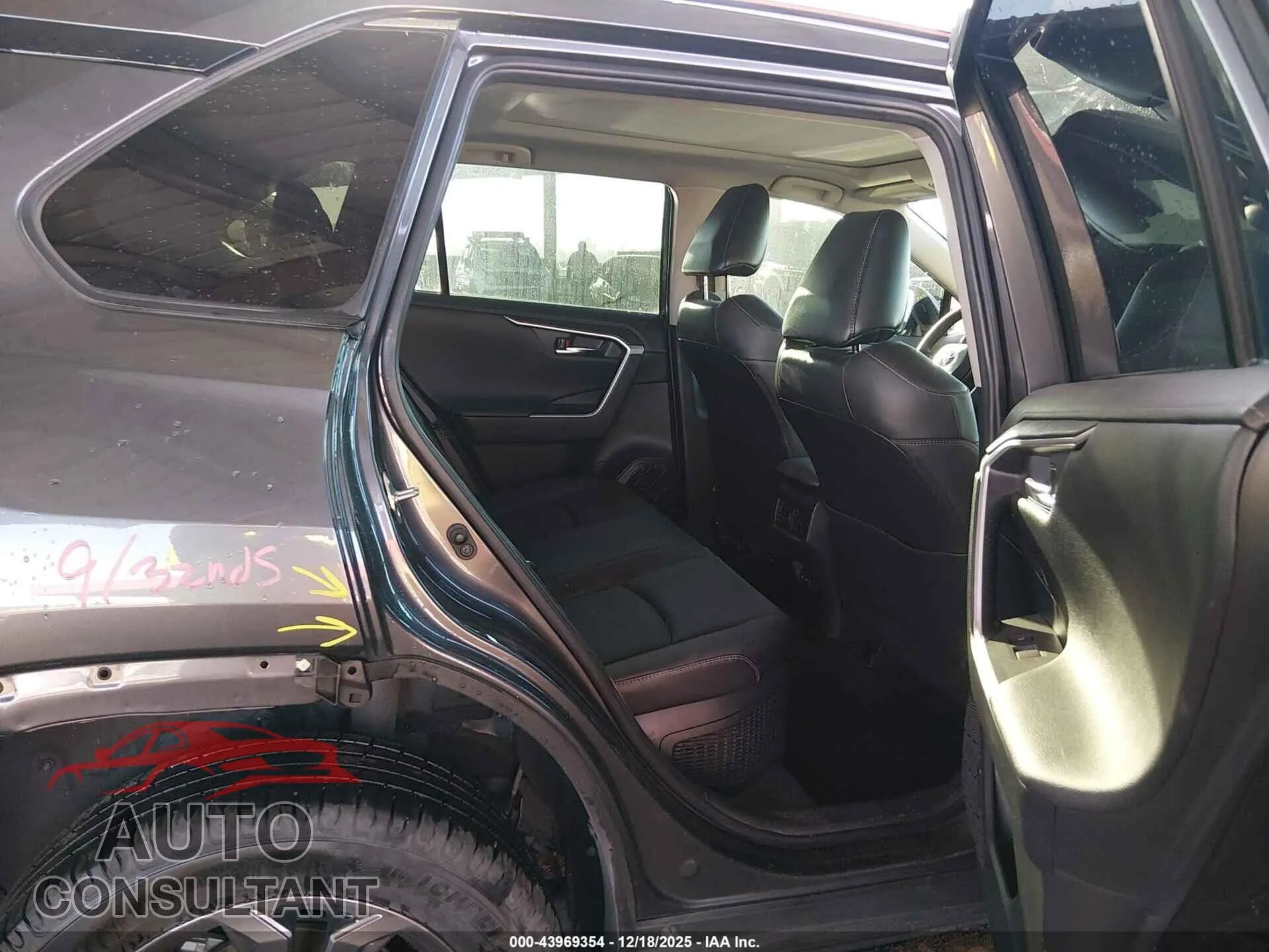 2022 TOYOTA RAV4 HYBRID Damaged VIN JTMD6RFV0ND064093 – undercarriage