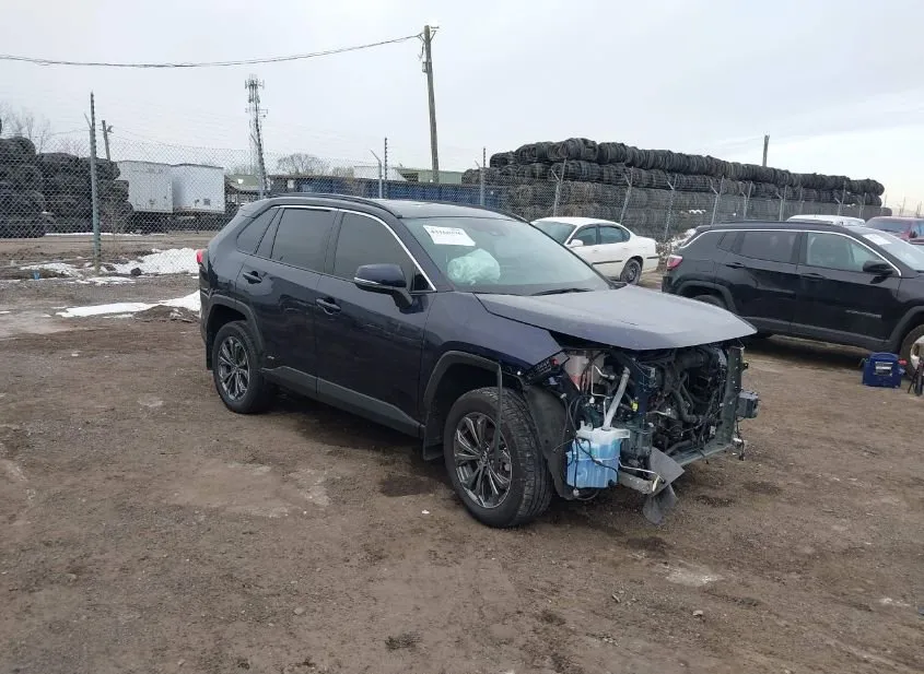 2018 TOYOTA RAV4 Used VIN JTMDJREV0JD159568 – side profile