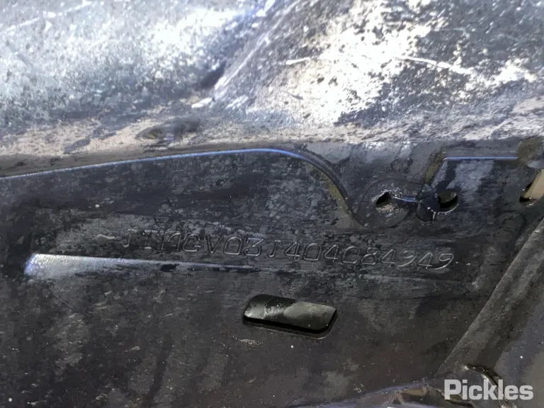 2014 Toyota Landcruiser Damaged VIN JTMGV03J404084949 – interior seats