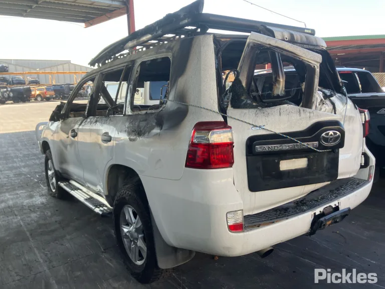 2014 Toyota Landcruiser Damaged VIN JTMGV03J404084949 – photo 16