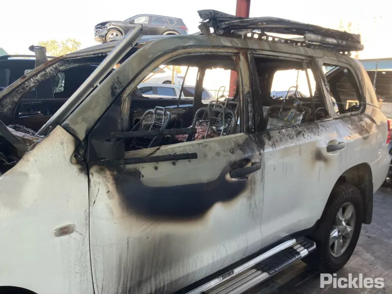 2014 Toyota Landcruiser Damaged VIN JTMGV03J404084949 – photo 20