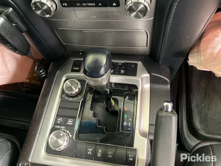 2018 Toyota Landcruiser Used VIN JTMHV05J004248117 – photo 12