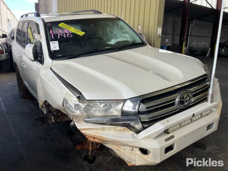 2018 Toyota Landcruiser Used VIN JTMHV05J004248117 – photo 14