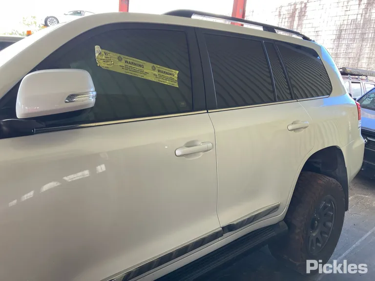 2018 Toyota Landcruiser Used VIN JTMHV05J004248117 – photo 24