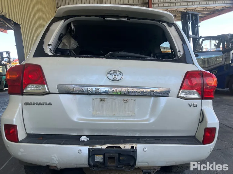 2014 Toyota Landcruiser Damaged VIN JTMHV05J404153494 – rear exterior