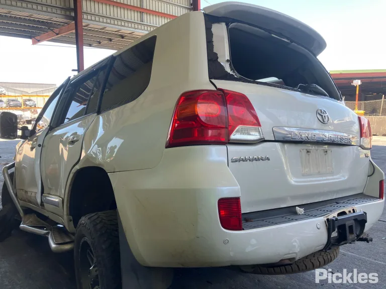 2014 Toyota Landcruiser Damaged VIN JTMHV05J404153494 – odometer reading