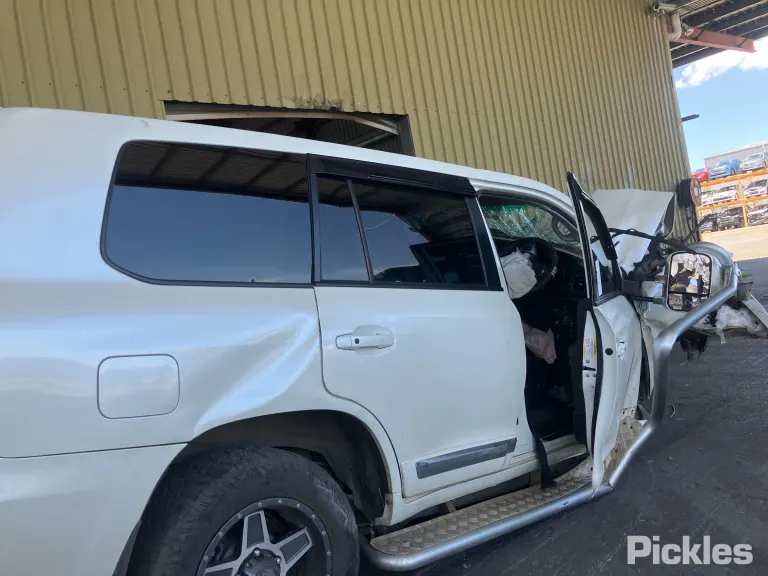 2014 Toyota Landcruiser Damaged VIN JTMHV05J404153494 – photo 24