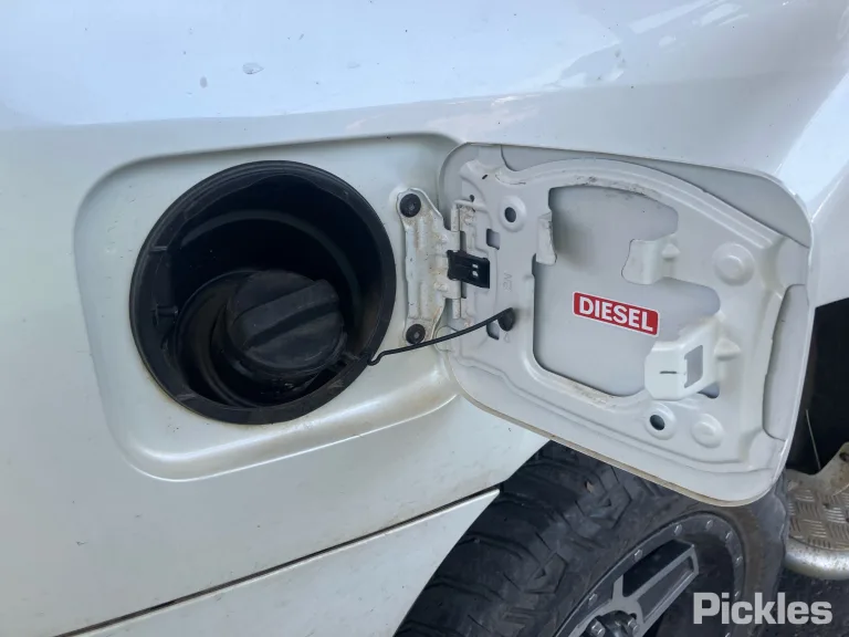 2014 Toyota Landcruiser Damaged VIN JTMHV05J404153494 – photo 30