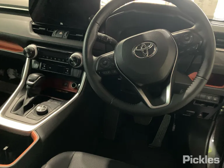 2024 Toyota RAV4 Used VIN JTMJW3FV10D258592 – photo 25