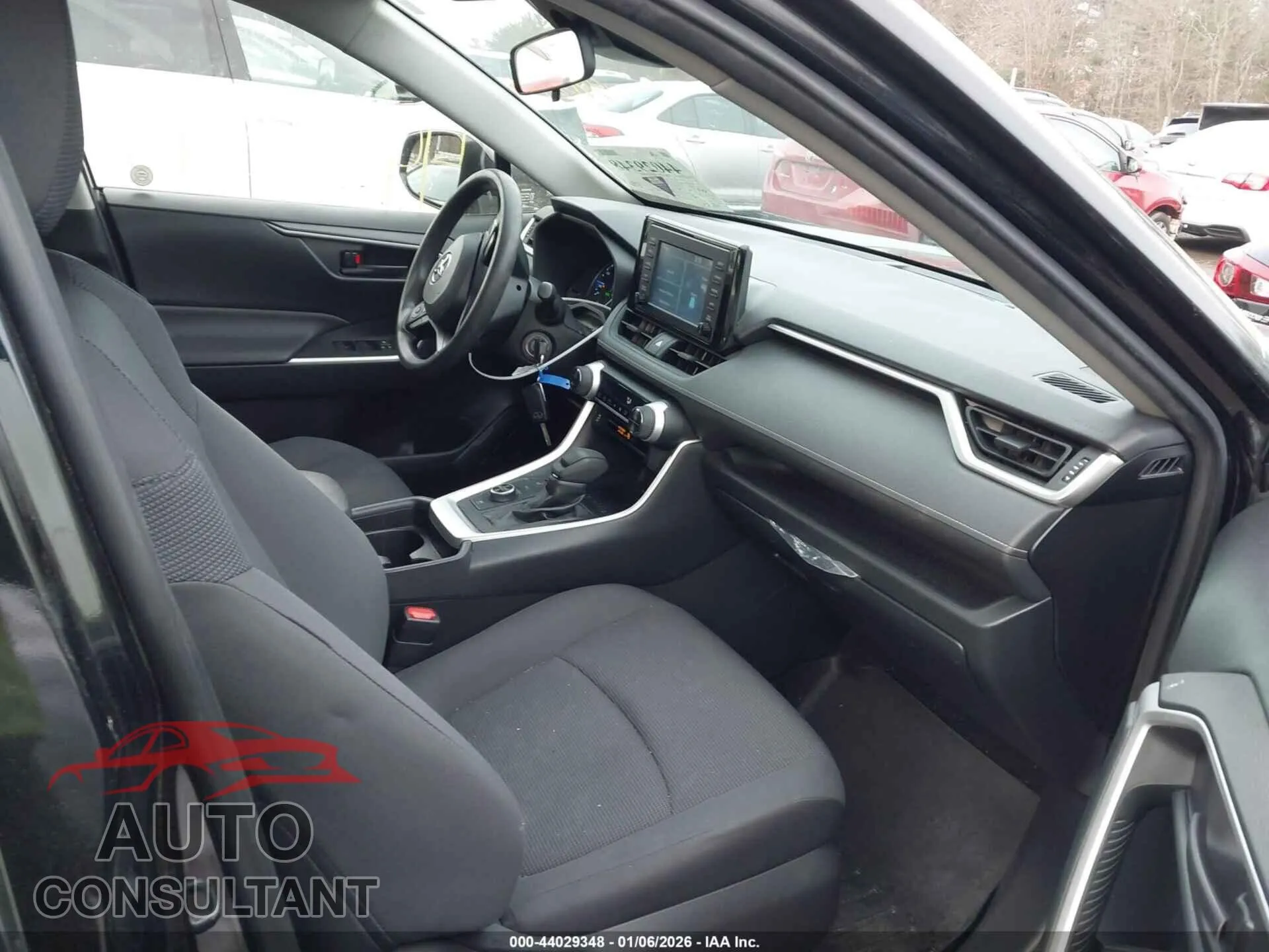 2019 TOYOTA RAV4 HYBRID Damaged VIN JTMMWRFV0KD013334 – interior seats