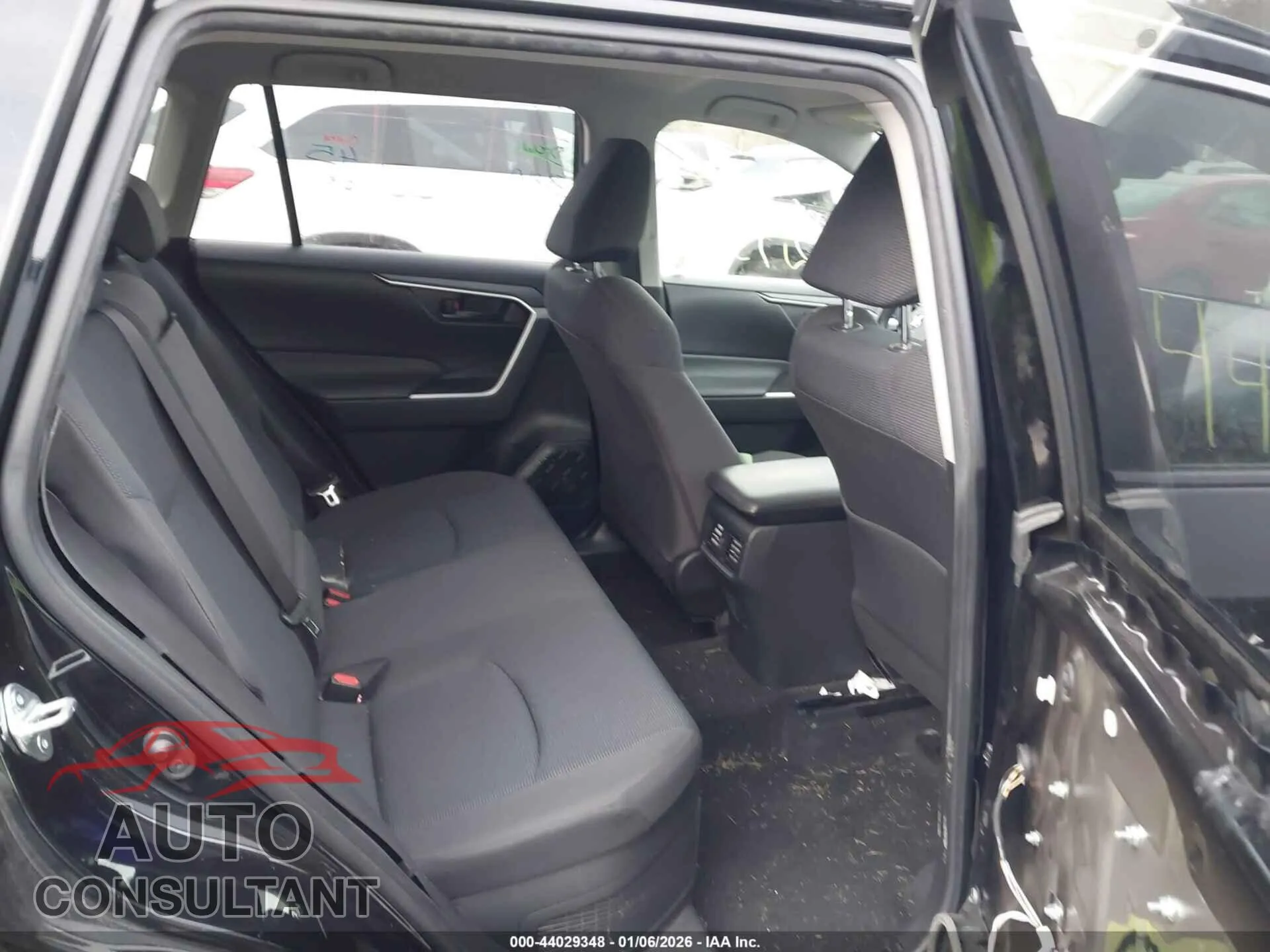 2019 TOYOTA RAV4 HYBRID Damaged VIN JTMMWRFV0KD013334 – undercarriage