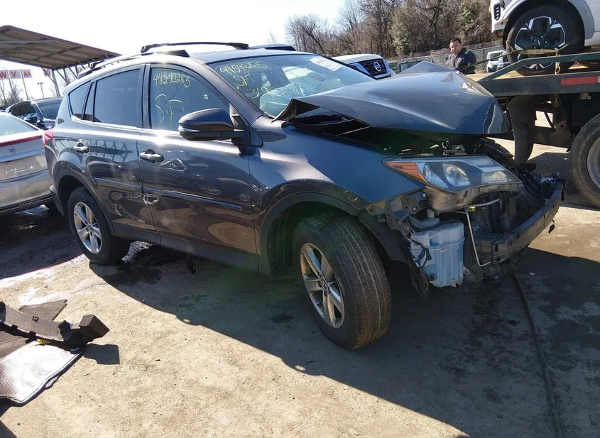 2015 TOYOTA RAV4 Used VIN JTMRFREV0FJ043674 – photo 13