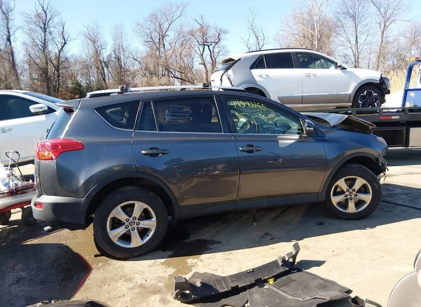 2015 TOYOTA RAV4 Used VIN JTMRFREV0FJ043674 – photo 17