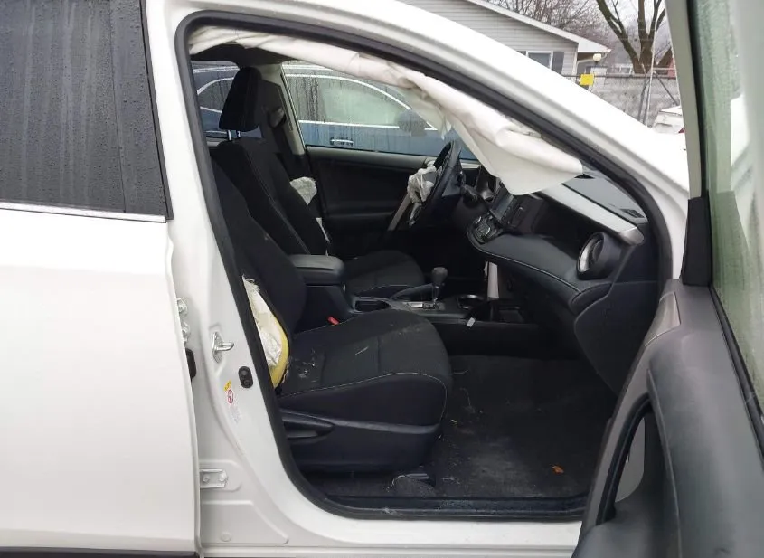 2018 TOYOTA RAV4 Used VIN JTMRFREV6JJ737987 – rear exterior