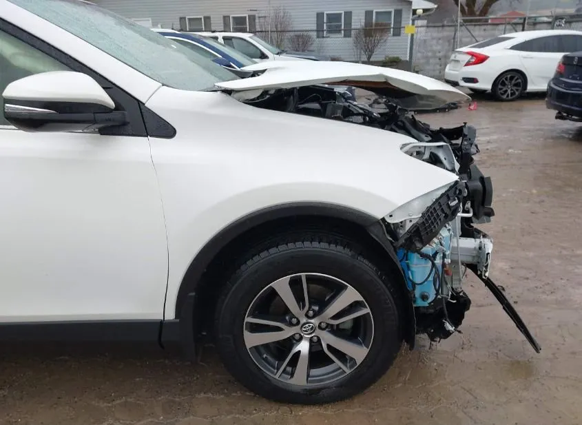 2018 TOYOTA RAV4 Used VIN JTMRFREV6JJ737987 – exterior detail